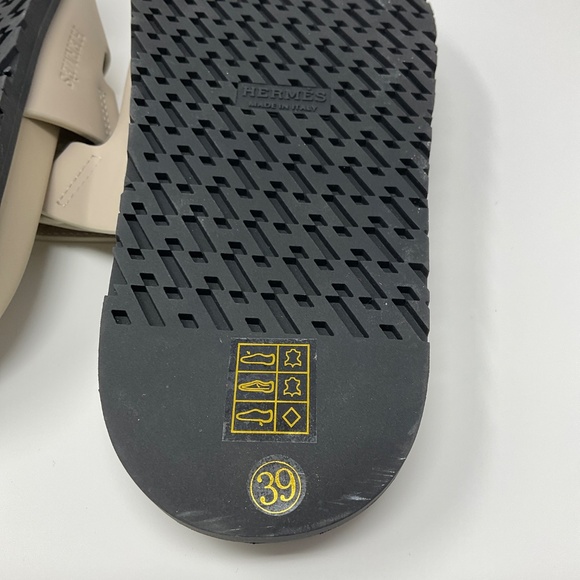 Herme’s Sandals brand new never worn size 39. W235